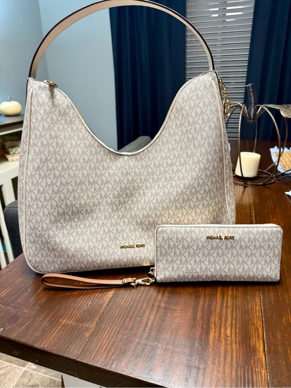 Michael Kors Purse & Wallet/Wristlet